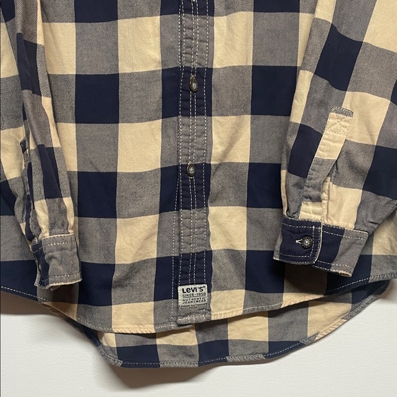 Levi's Men's Navy and Beige Plaid Button Up Shirt long sleeve size M - Picture 5 of 11
